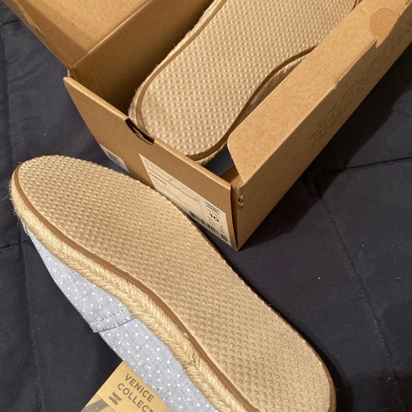 NWT. Toms Women’s SZ 10 Classic Rope Bliss Blue Chambray Tiny Dots Slip-On Flats - Picture 3 of 5